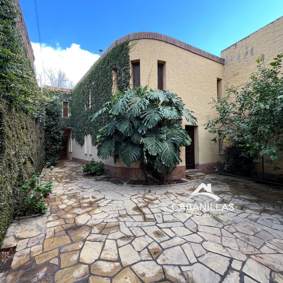 Casa de 4 Dormitorios con jardin y pileta en el Centro de Salta